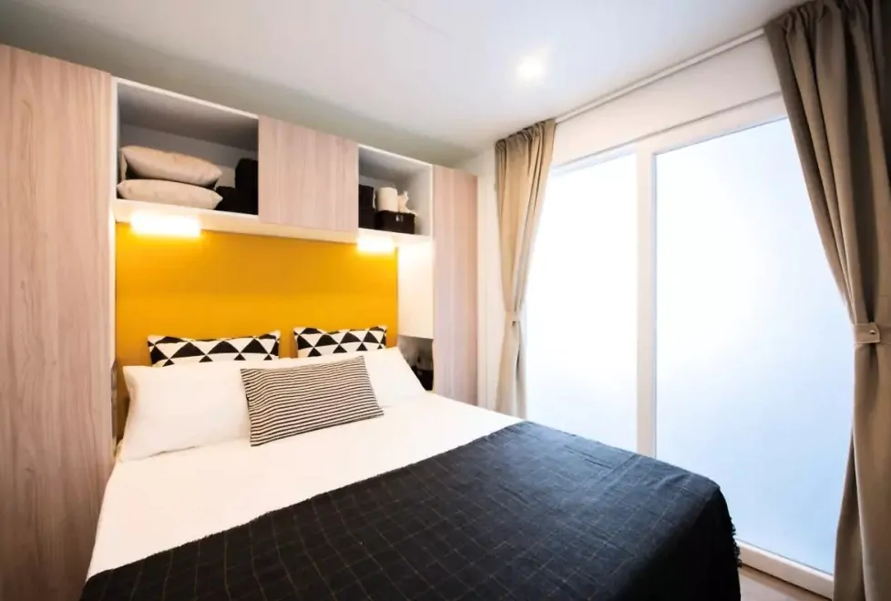camping-la-scogliera-mobile-home-tahiti-interior-bedroom