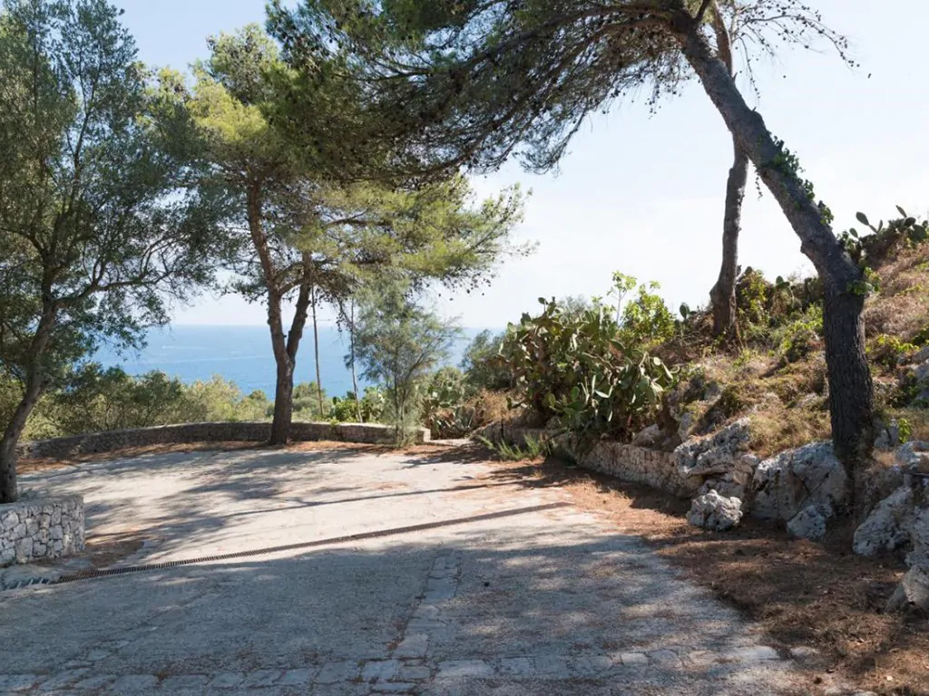camping-la-scogliera-restaurant-woods-sea-view