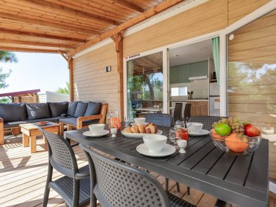 camping-simuni-premium-lounge-4-persons-terrace