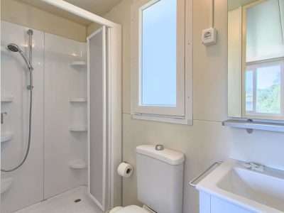 campsite-oliva-mobile-home-comfort-interior-bathroom