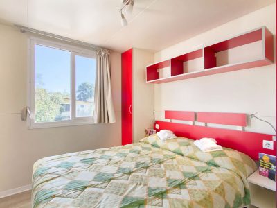 campsite-oliva-mobile-home-comfort-interior-bedroom-double-bed