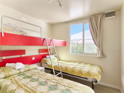 campsite-oliva-mobile-home-comfort-interior-bedroom-single-beds-and-bunk-bed
