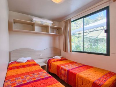campsite-oliva-mobile-home-standard-interior-bedroom-single-beds