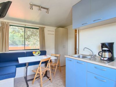campsite-oliva-mobile-home-standard-interior-living-room-kitchen-i