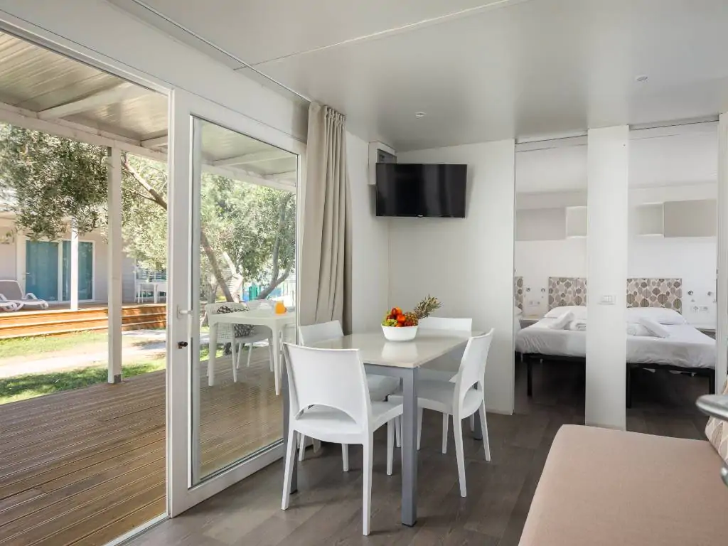 kamp-oliva-premium-for-6-living-room-with-dining-table