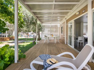 kamp-oliva-premium-for-6-terrace-with-dining-table