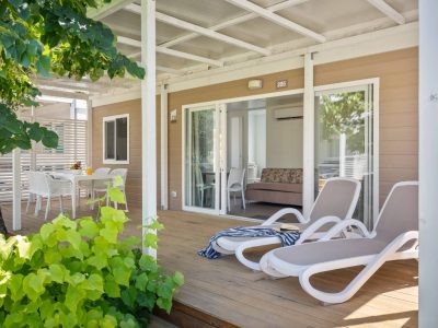 kamp-oliva-premium-for-6-terrace-with-sunbeds