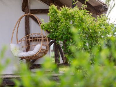 kolpa-resort-glaming-amber-exterior-terrace
