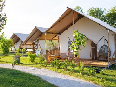 kolpa-resort-glaming-exterior-amber-front-view-ii