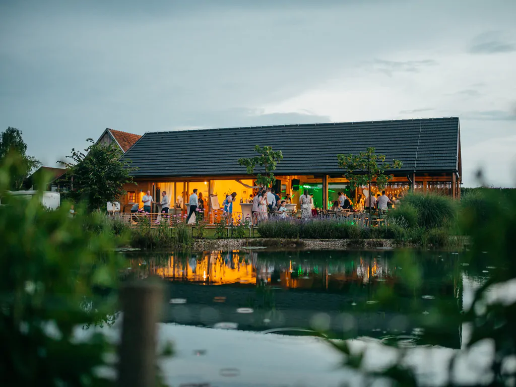 kolpa-resort-glaming-exterior-children-poo