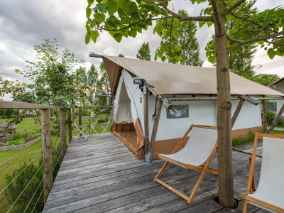 kolpa-resort-glaming-exterior-chokeberry-front-view