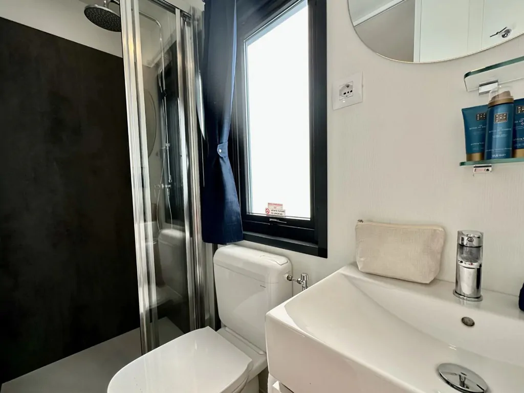 mobile-home-estivo-premium-deluxe-interior-bathroom-ii