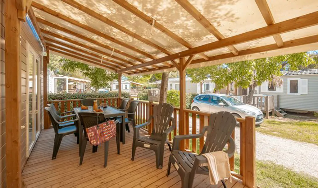 campsite-klenovica-comfort-exterior-terrace
