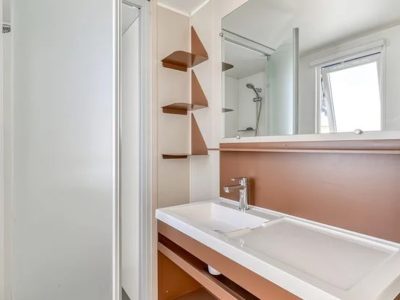 campsite-klenovica-comfort-interior-bathroom-2