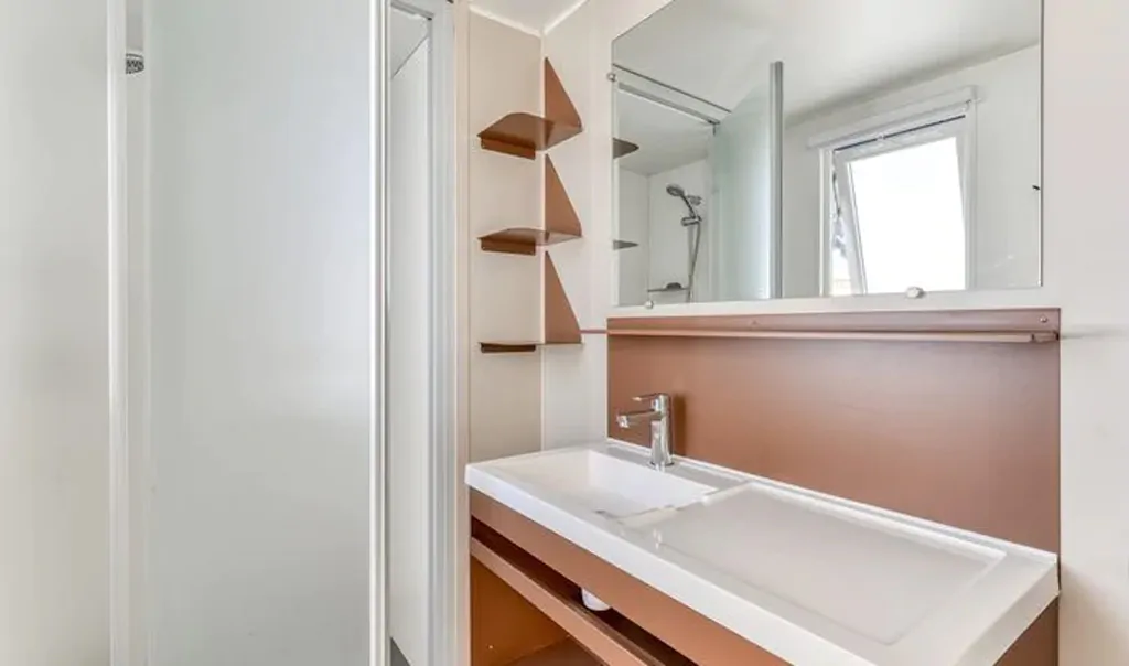 campsite-klenovica-comfort-interior-bathroom-2
