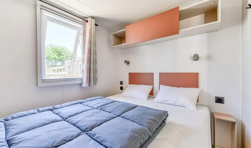 campsite-klenovica-comfort-interior-double-bed