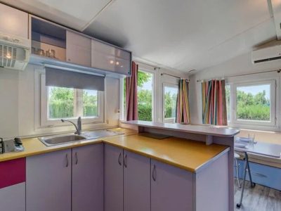 campsite-simuni-classic-interior-kitchen