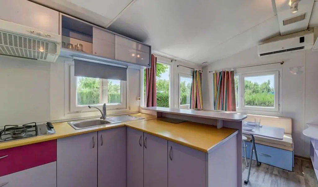 campsite-simuni-classic-interior-kitchen