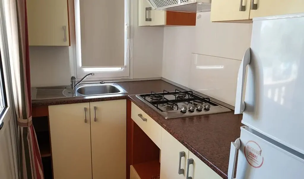 campsite-simuni-classic-plus-interior-kitchen