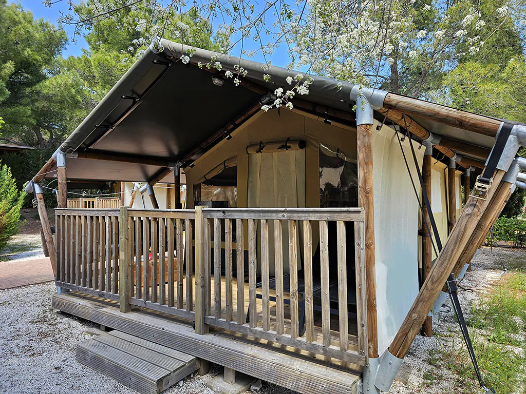 amadria-park-trogir-glamping-kalahari-kitchen-overview