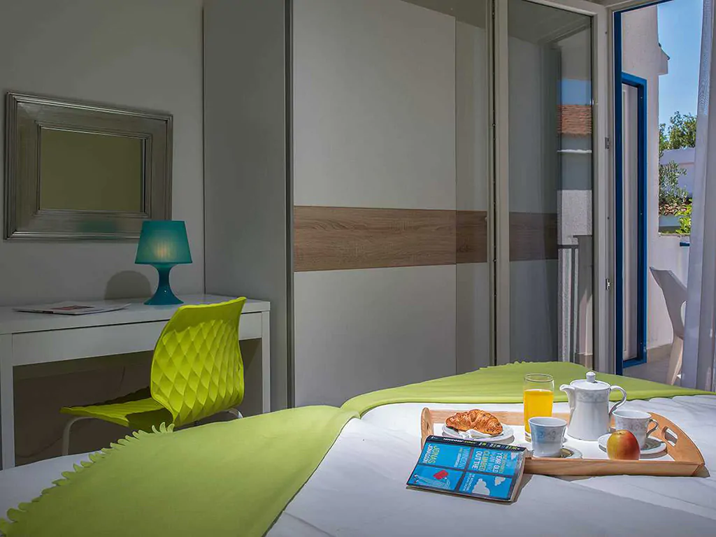 aminess-port-9-apartment-olea-bedroom-breakfast