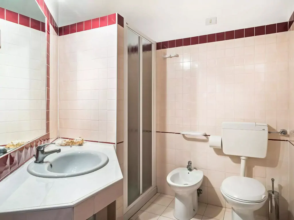 apartment-midi-villaggio-san-francesco-interior-bathroom-ii