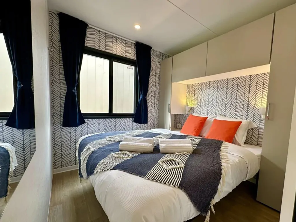 camping-del-sole-mobile-home-estivo-premium-deluxe-interior-bedroom