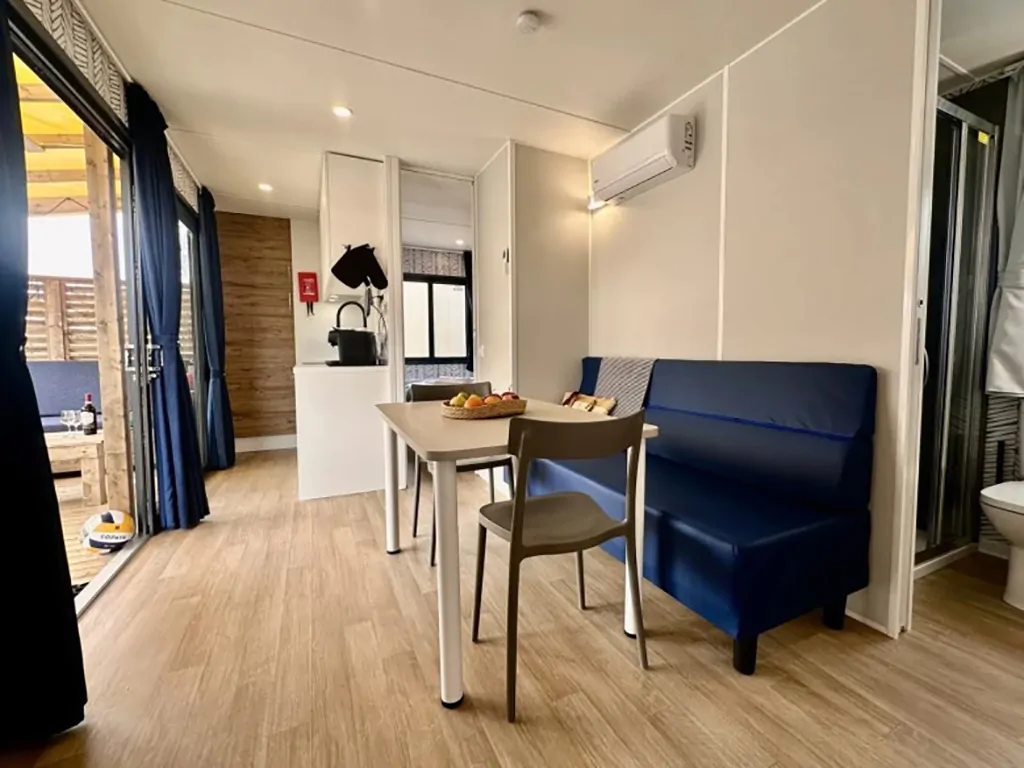 camping-del-sole-mobile-home-estivo-premium-deluxe-interior-living-room-i