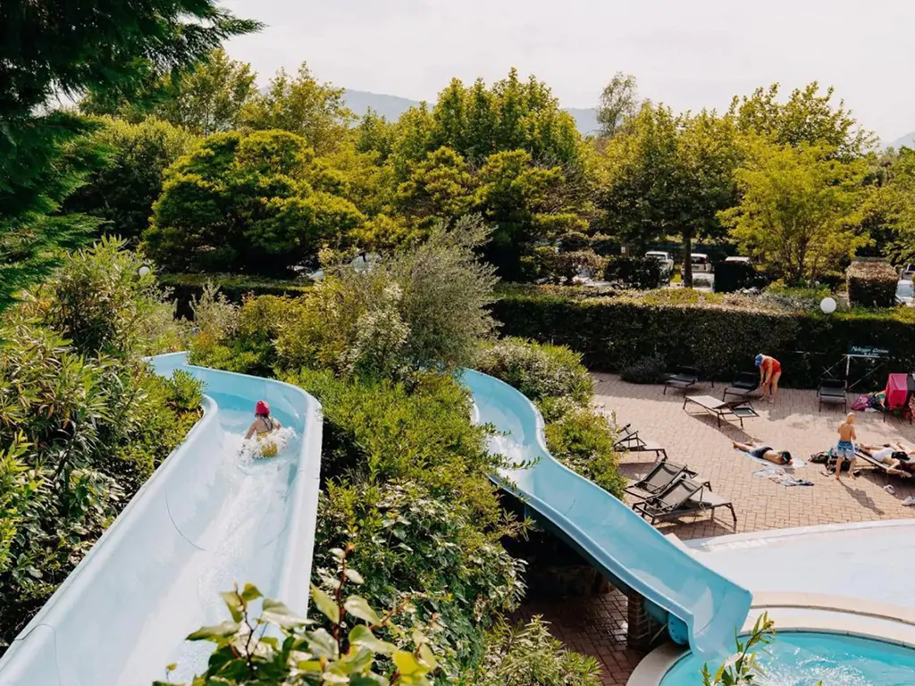 camping-del-sole-outdoor-pool-slides-i