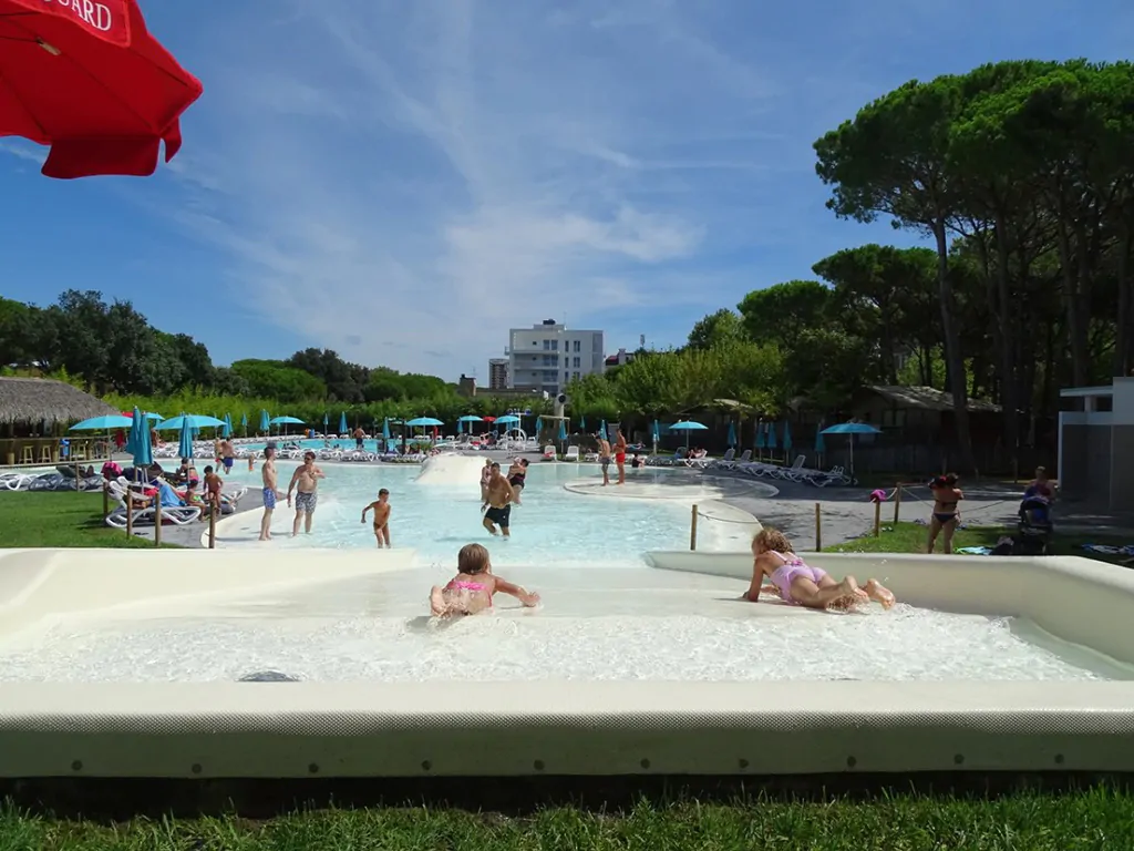 camping-malibu-beach-outdoor-pool-fun-for-kids-i