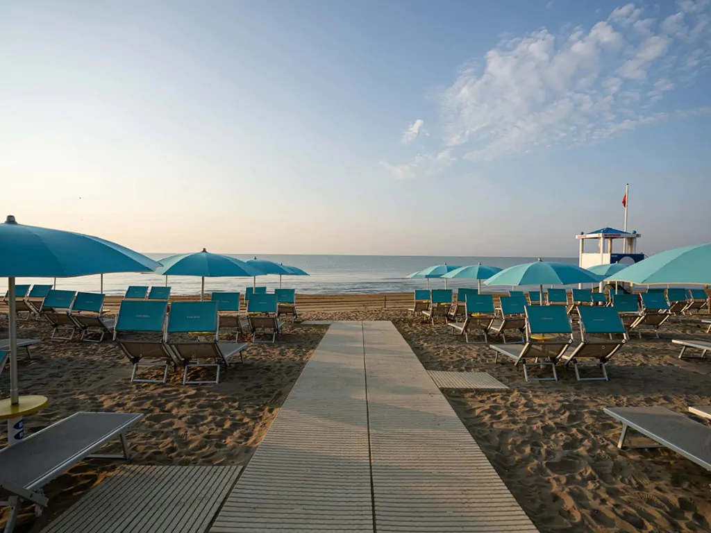 camping-malibu-beach-sandy-beach