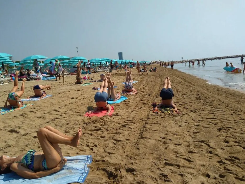 camping-malibu-beach-yoga