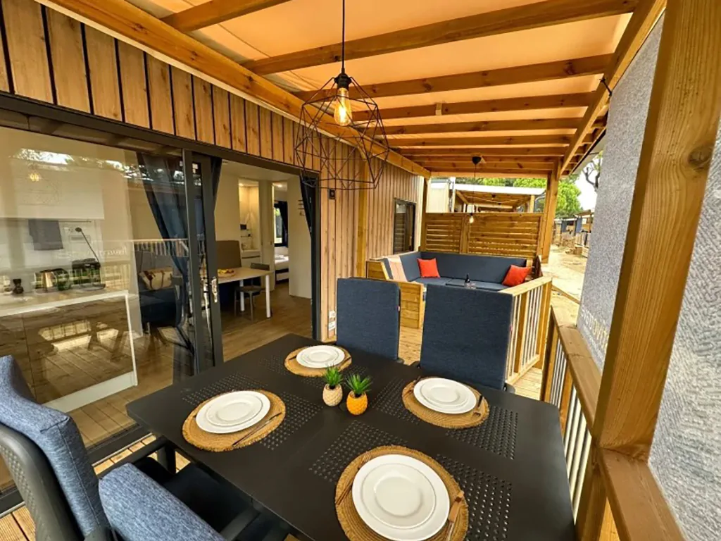 camping-malibu-mobile-home-exterior-terrace