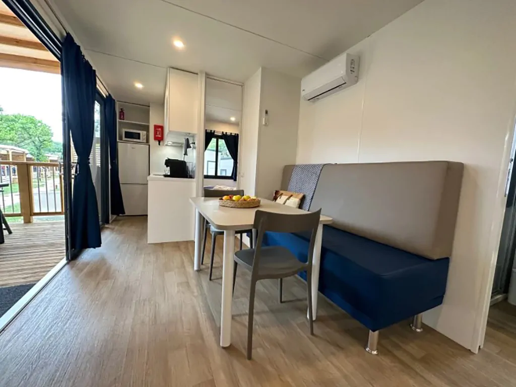 camping-malibu-mobile-home-interior-living-room