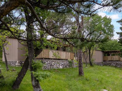campsite-kacjak-holiday-home-exterior-terrace