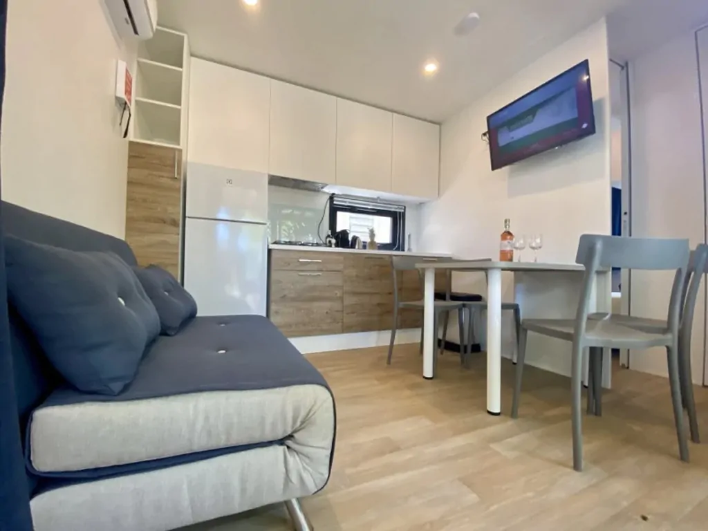 campsite-pra-delle-torri-estivo-premium-elegante-interior-living-room
