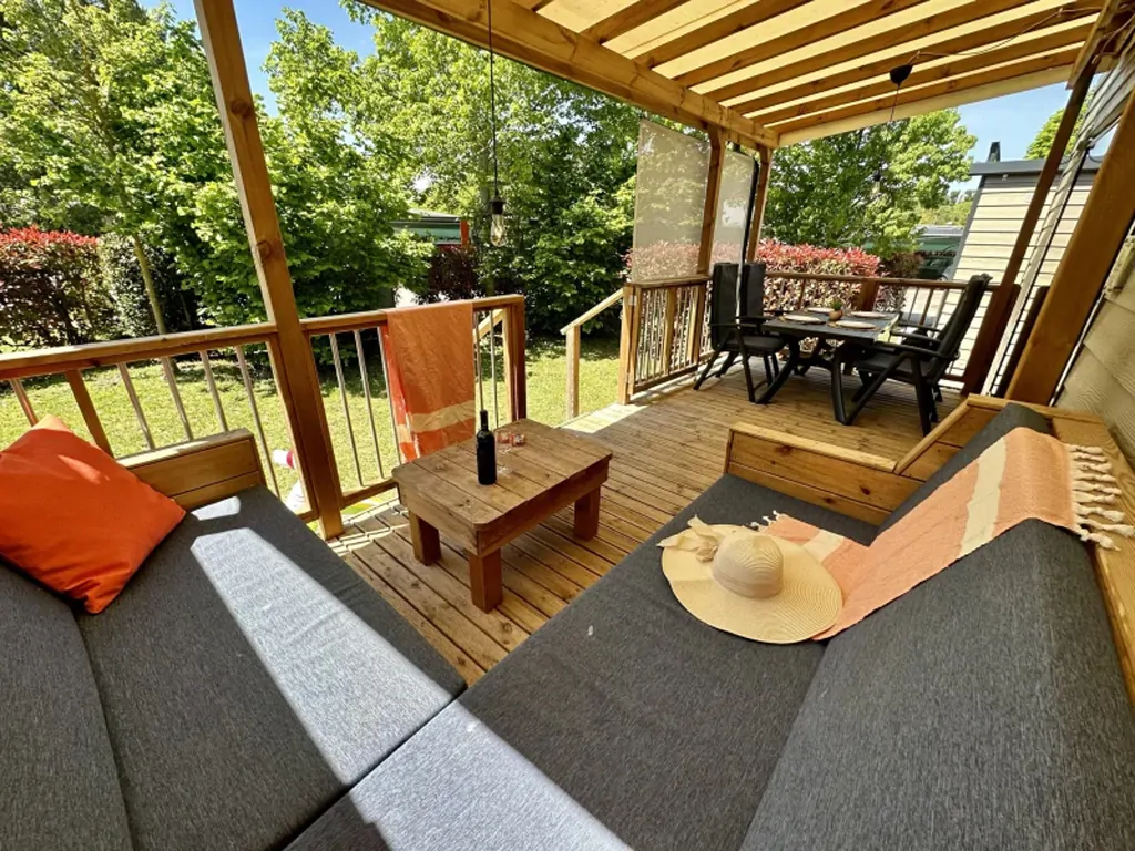 campsite-pra-delle-torri-estivo-premium-plus-exterior-terrace-sofa-2