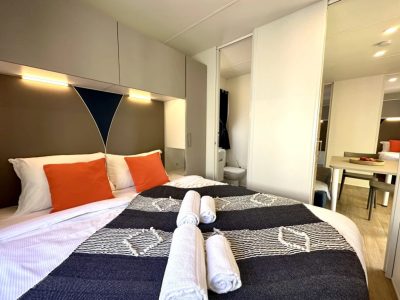 campsite-pra-delle-torri-estivo-premium-plus-interior-double-bed-2