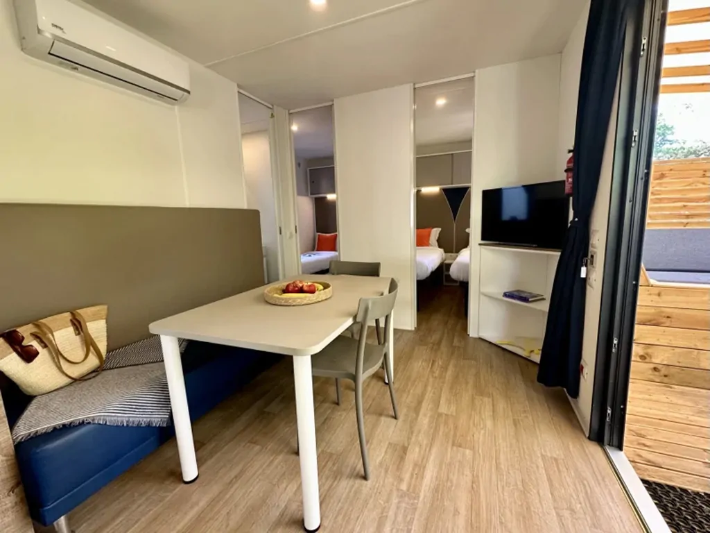 campsite-pra-delle-torri-estivo-premium-plus-interior-living-room-2