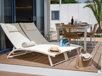 centro-vacanze-villaggio-san-francesco-mobile-home-lodge-deluxe-sea-view-exterior-terrace-view