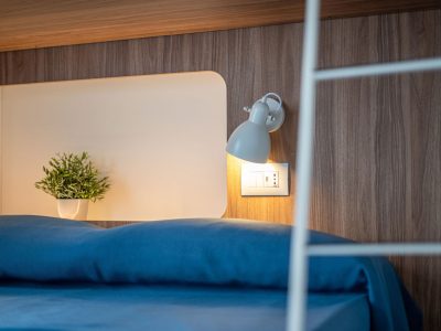 centro-vacanze-villaggio-san-francesco-mobile-home-lodge-deluxe-sea-view-interior-bedroom-details
