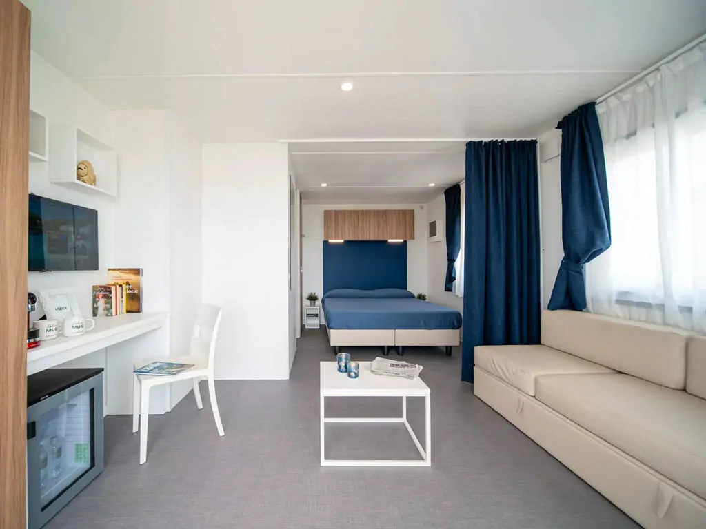 centro-vacanze-villaggio-san-francesco-mobile-home-lodge-deluxe-suite-sea-view-interior-bedroom