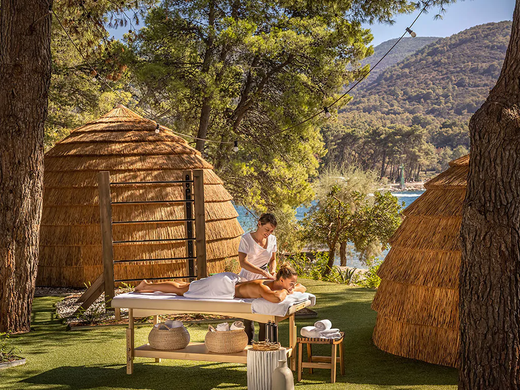 hvar-villas-resort-outdoor-massage