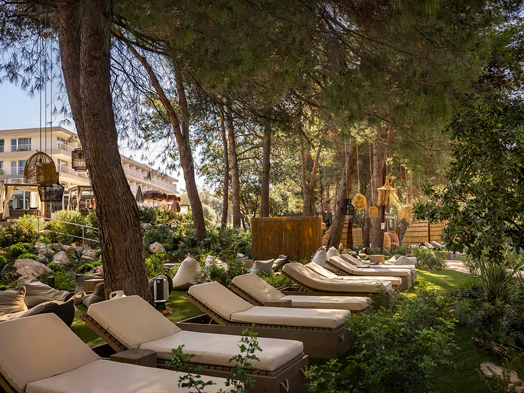 hvar-villas-resort-sunbathing
