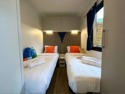 malibu-beach-restort-estivo-premium-deluxe-bedroom-single-beds
