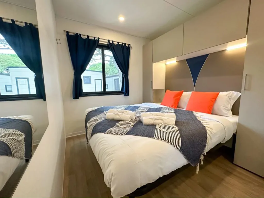 malibu-beach-restort-estivo-premium-deluxe-bedroom