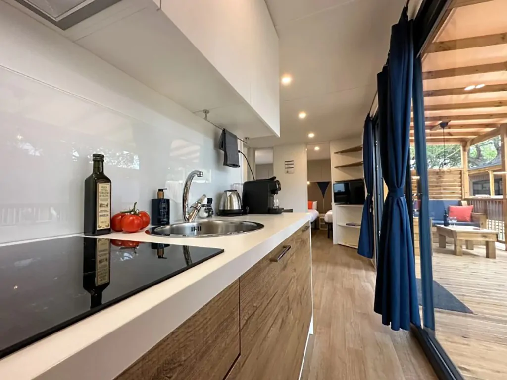 malibu-beach-restort-estivo-premium-deluxe-kitchen