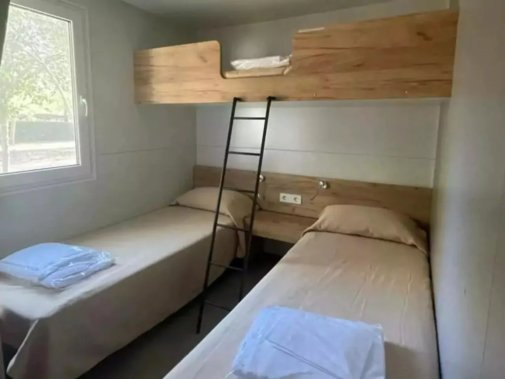 mobile-home-comfort-pet-villaggio-san-francesco-interior-bunk-bed