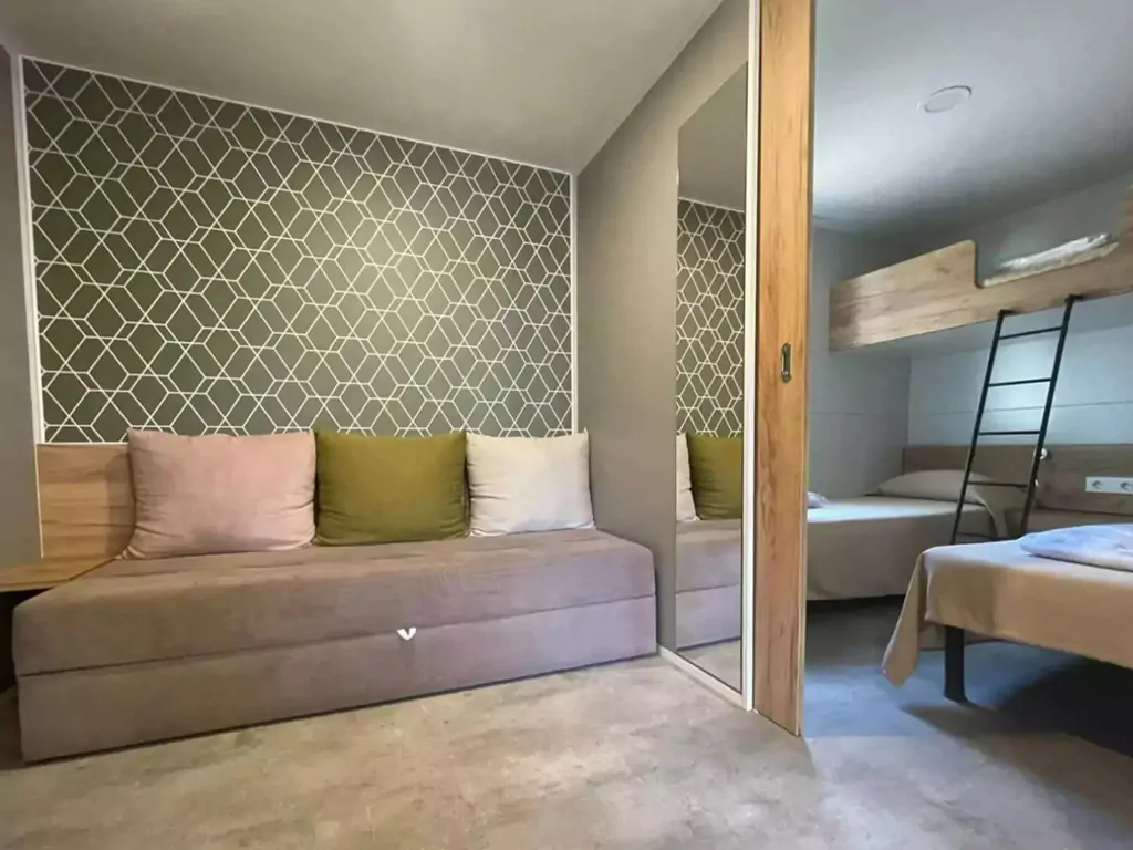 mobile-home-comfort-pet-villaggio-san-francesco-interior-bunk-beds
