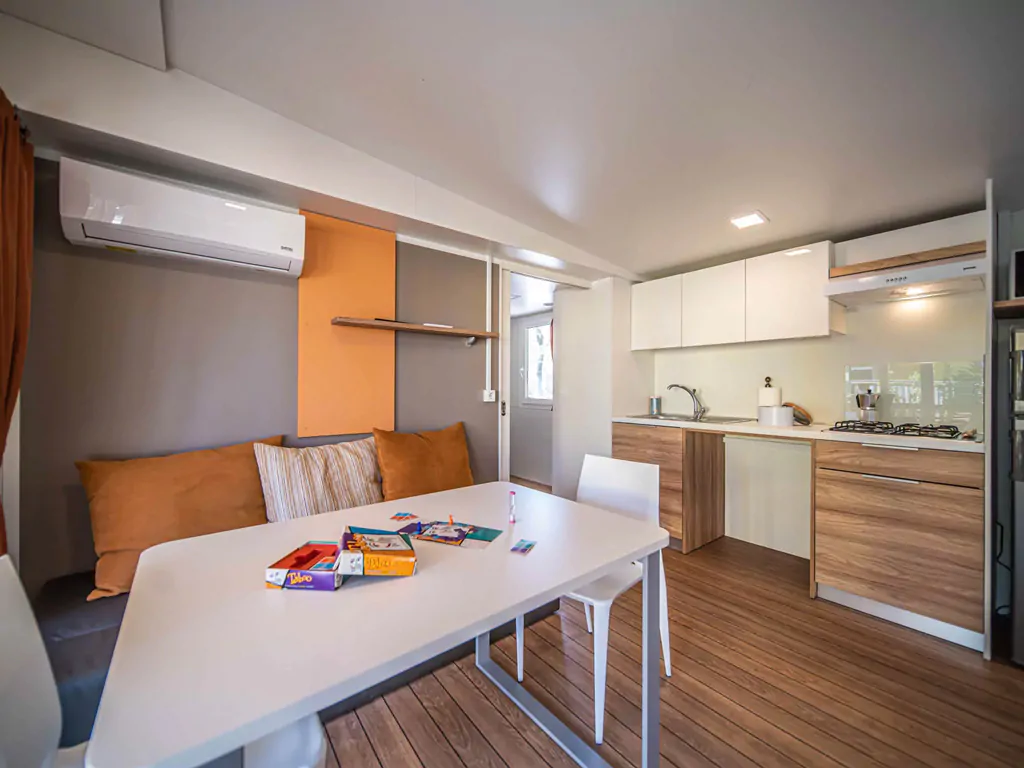 mobile-home-lemon-hill-villaggio-san-francesco-interior-desk